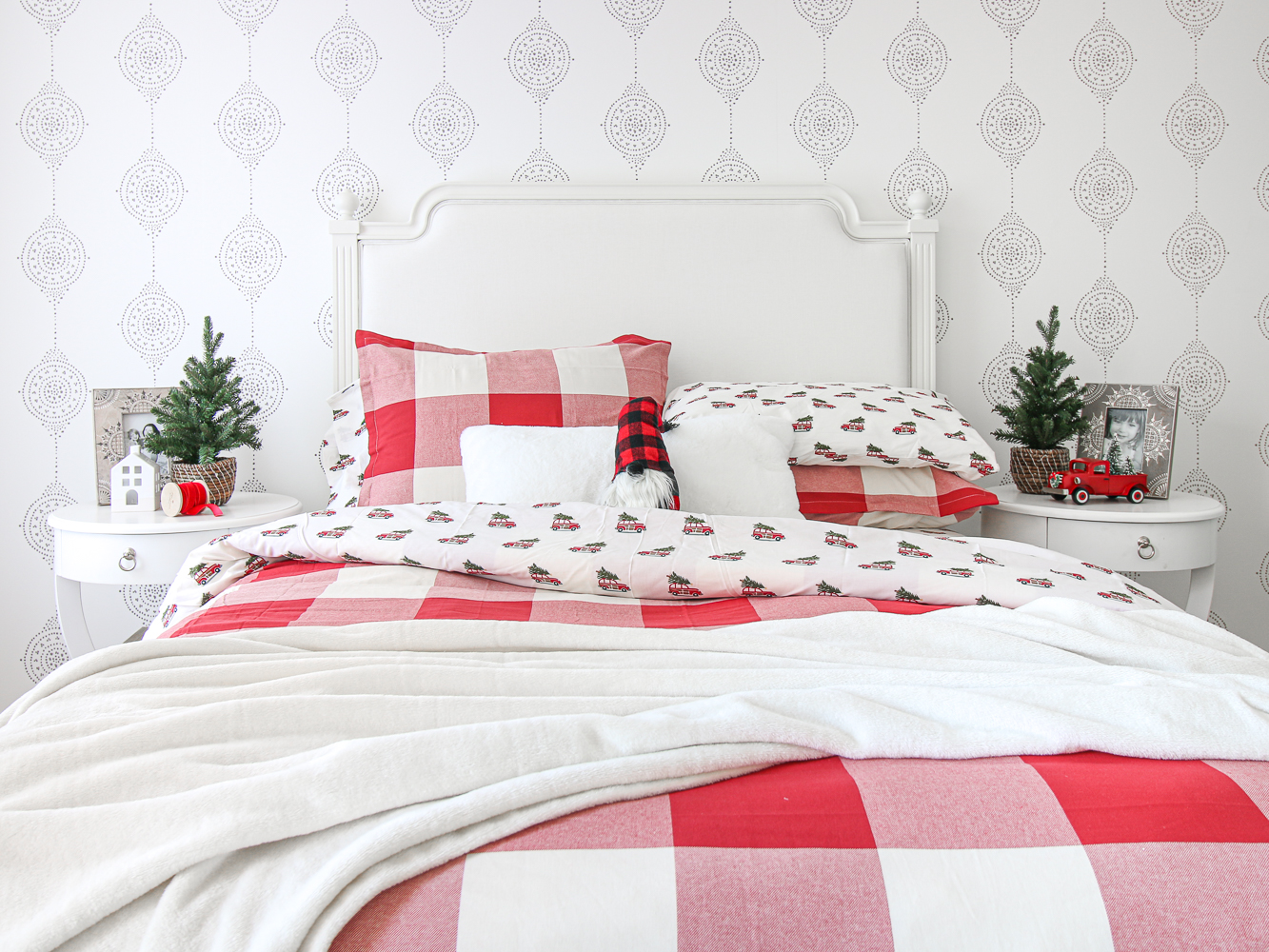 christmas bedroom, flocked christmas tree, wood bead chandelier, red buffalo plaid bedding