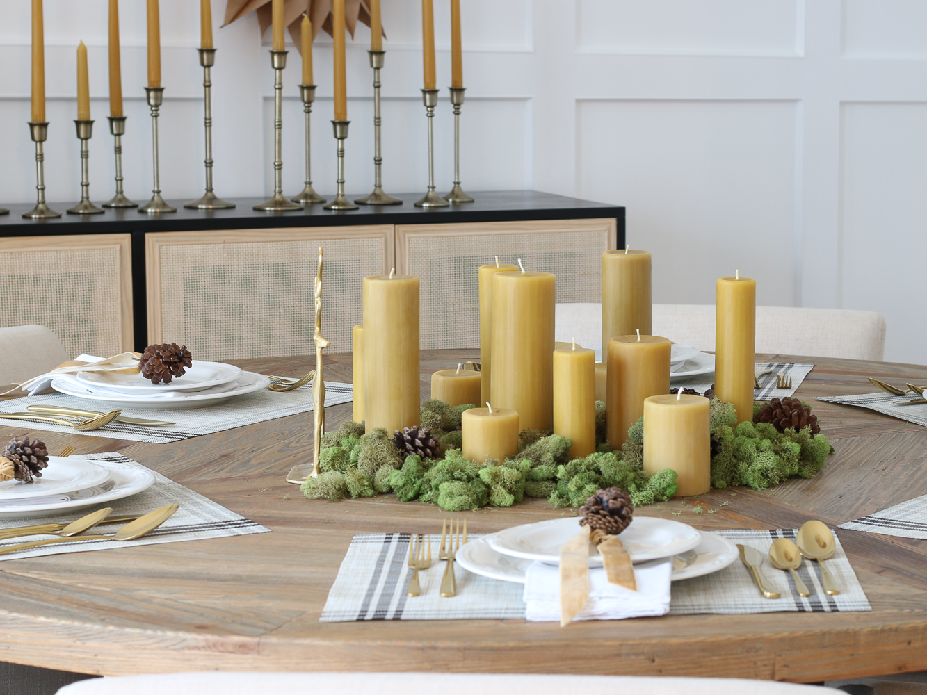 Simple and classic Christmas Table Centerpiece