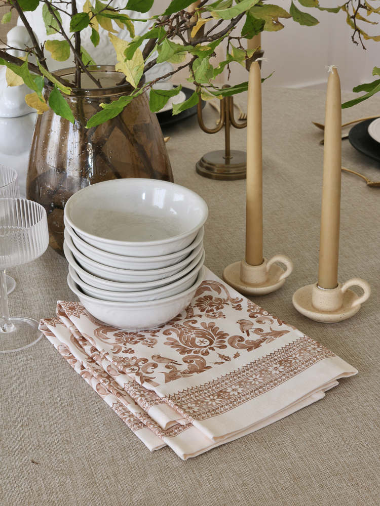 Easy thanksgiving table setting, beeswax candles, printed napkins