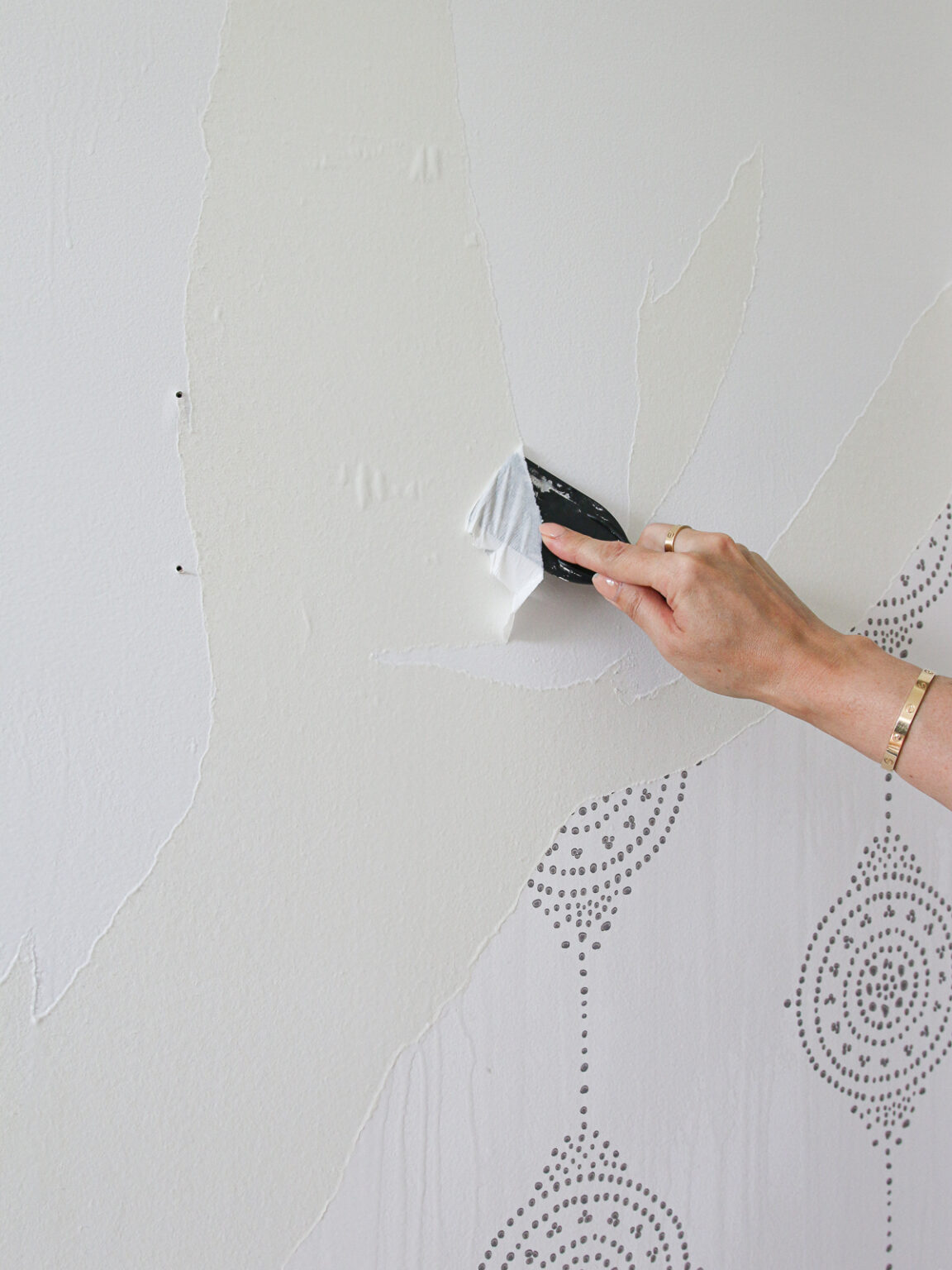 A Simple Guide to Hanging Wallpaper and Removing It Stefana Silber