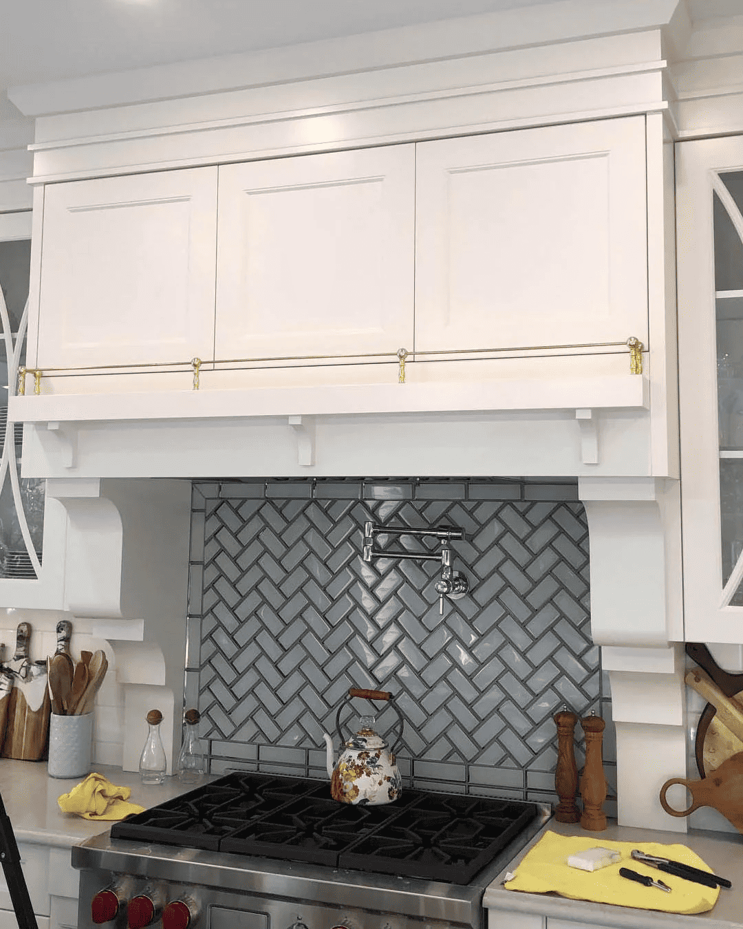 Paxton Hardware image of kitchen vent hood with decorative brass gallery rail
