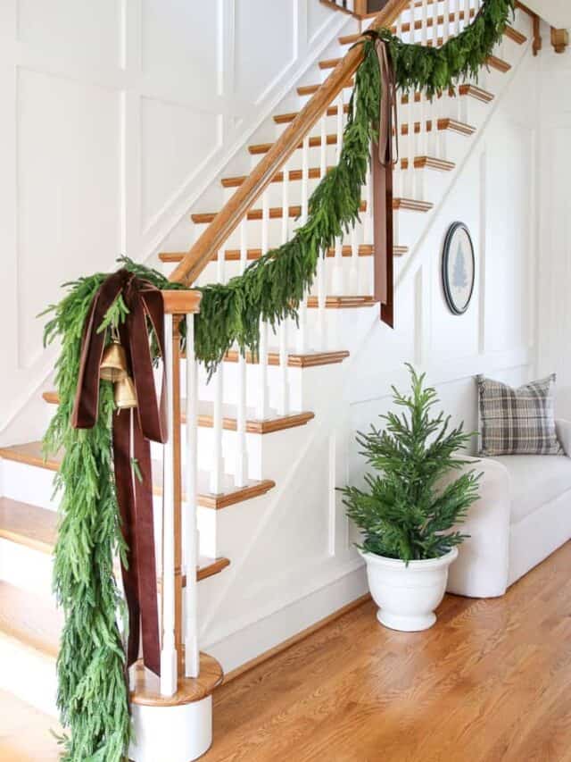 cropped-garland-on-a-staircase-1.jpg